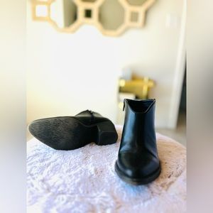 Classic black pointy toe ankle boots (faux leather)